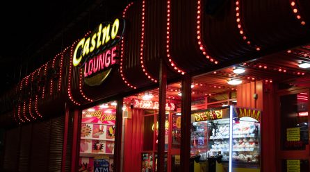 Vedonlyöntisalaisuus henkilöltä, joka työskenteli kasinoteollisuudessa